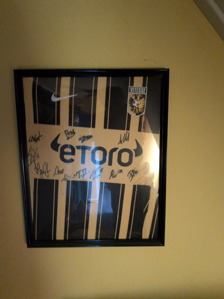 Gesigneerd Vitesse shirt - Ingelijst, Verzamelen, Ophalen of Verzenden, Zo goed als nieuw, Vitesse, Overige typen