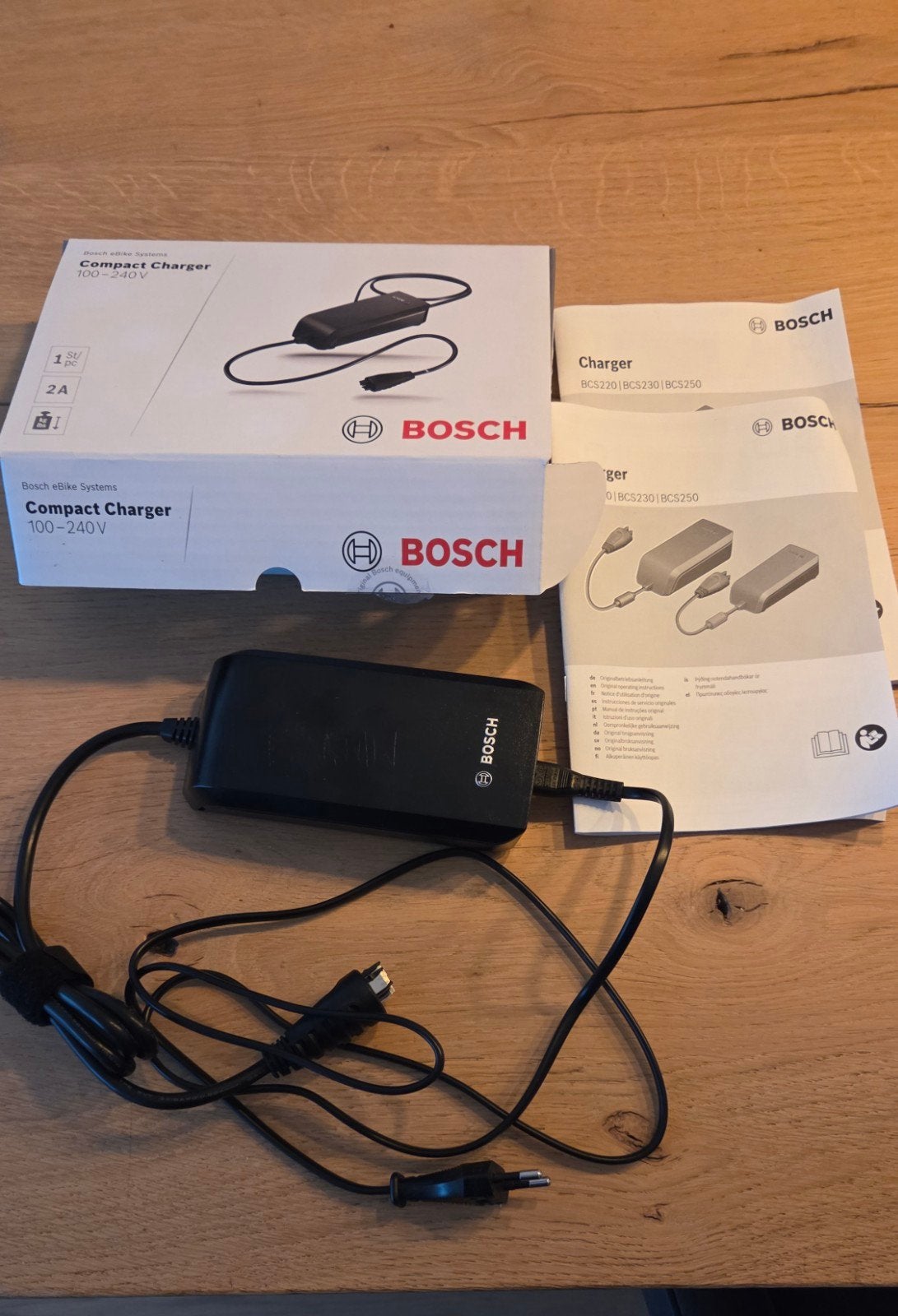 Bosch oplader Compact Charger BCS230, Zo goed als nieuw