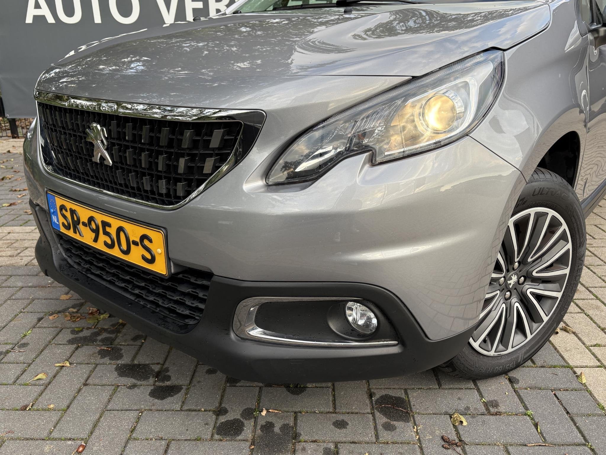 Peugeot 2008 1.2 PureTech Blue Lion 110pk Trekhaak, Panorama, Auto's, Voorwielaandrijving, Stof, Euro 6, Origineel Nederlands