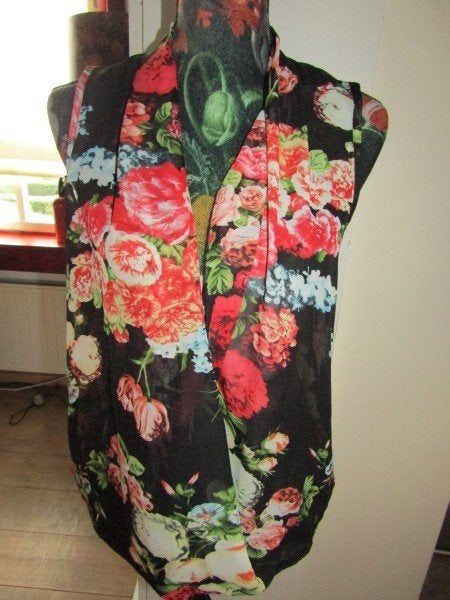 F294 AMISU mt M blouse zwart rood rozen chiffon, Maat 38/40 (M), Verzenden, Zo goed als nieuw, Rood