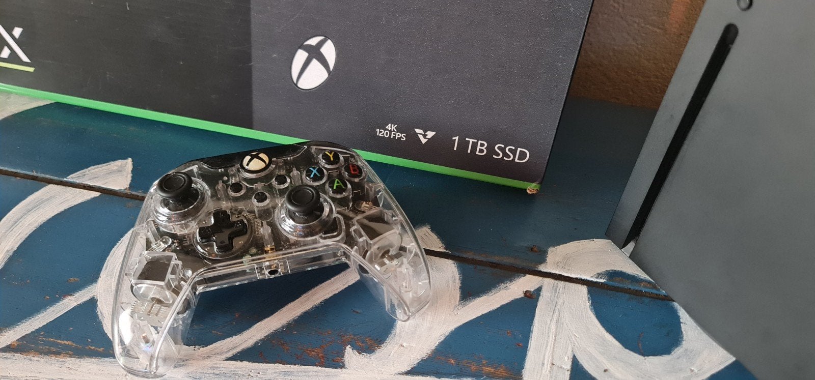Foto 2 van xbox series x met bliksemschade goed lezen!