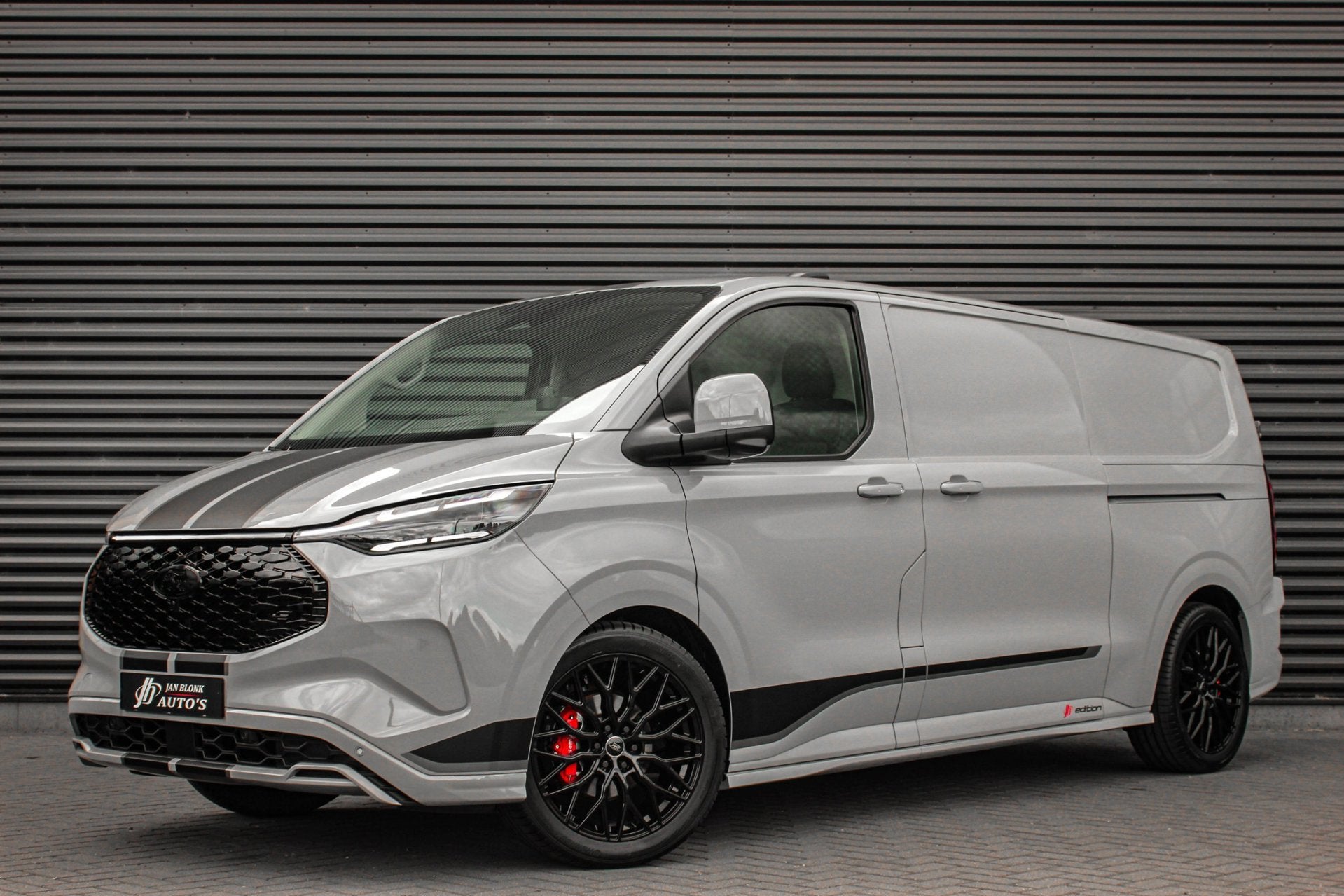 Ford E-Transit Cust. 340 L2H1 SPORT 71 kWh 218PK / JB-EDITON, Automaat, Achterwielaandrijving, Zwart, Nieuw