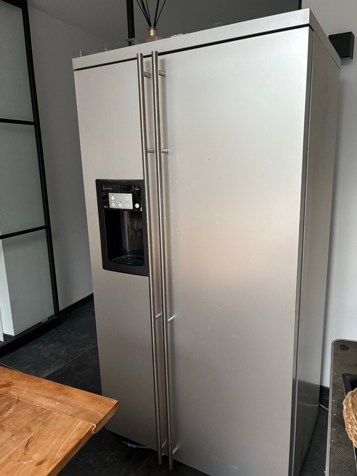 Foto 2 van Amerikaanse koelkast met vriezer en waterdispenser