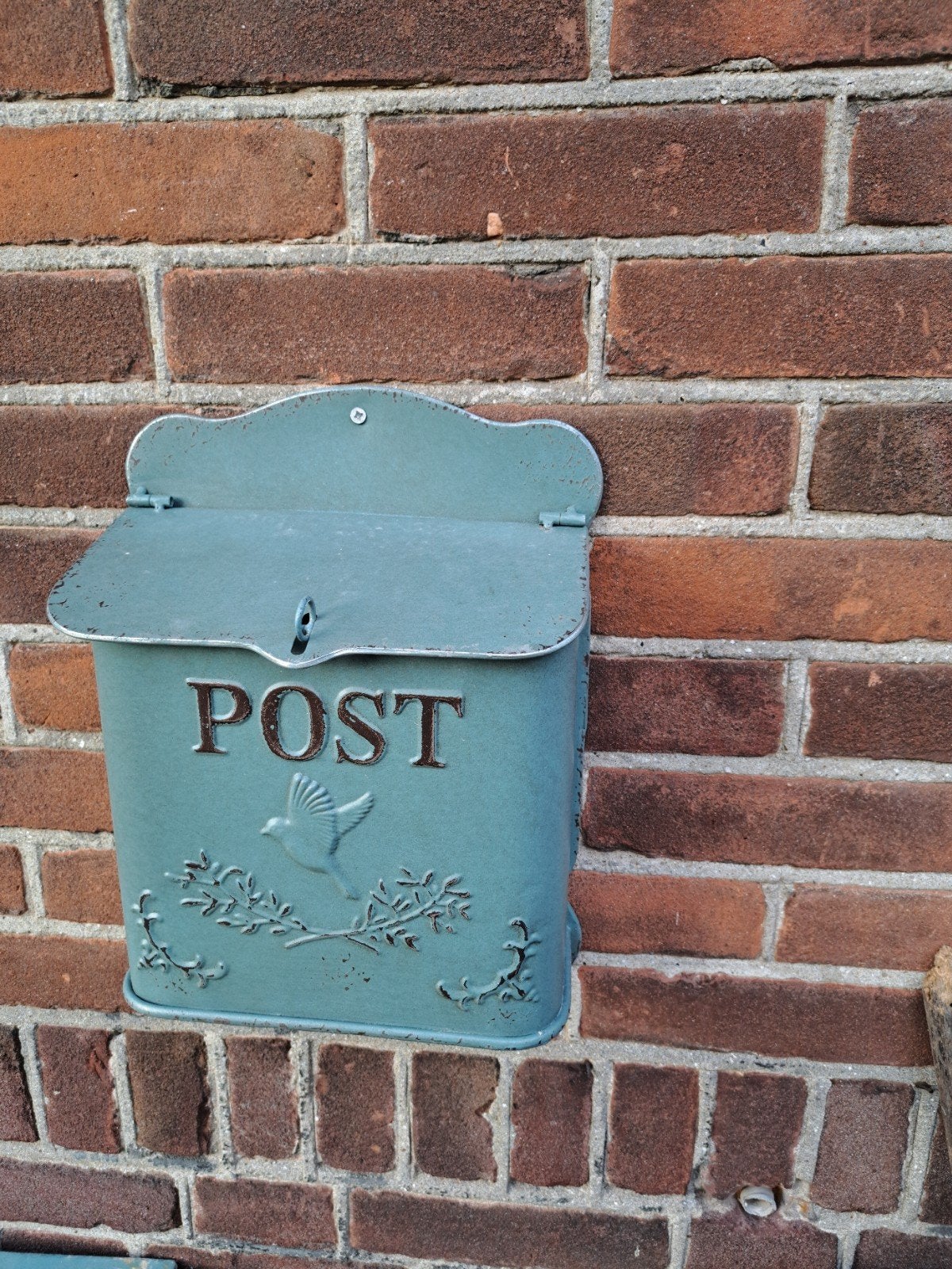 Decoratieve Wandbrievenbus 'POST' met Vogelmotief, Ophalen of Verzenden, Gebruikt, IJzer, Wandbrievenbus