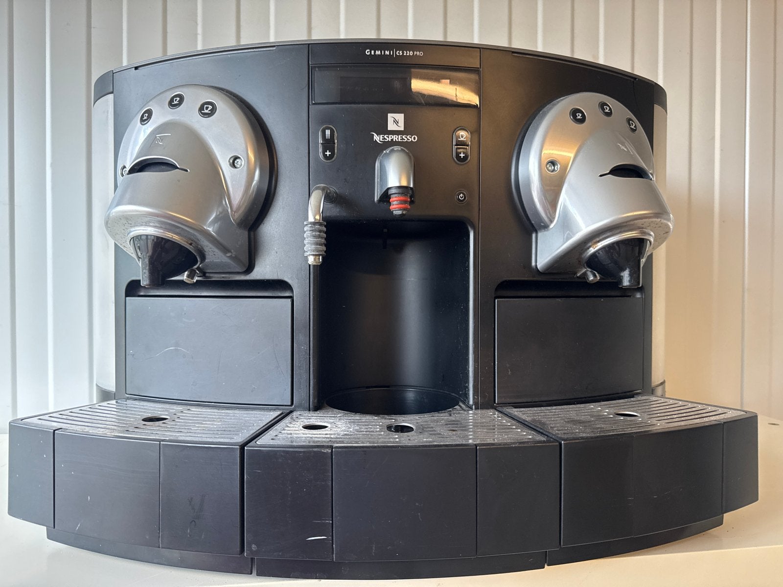 Nespresso Gemini CS 220 Pro - Beschadigd, maar functioneel, Witgoed en Apparatuur, Ophalen, Gebruikt, Koffiemachine, Koffiepads en cups