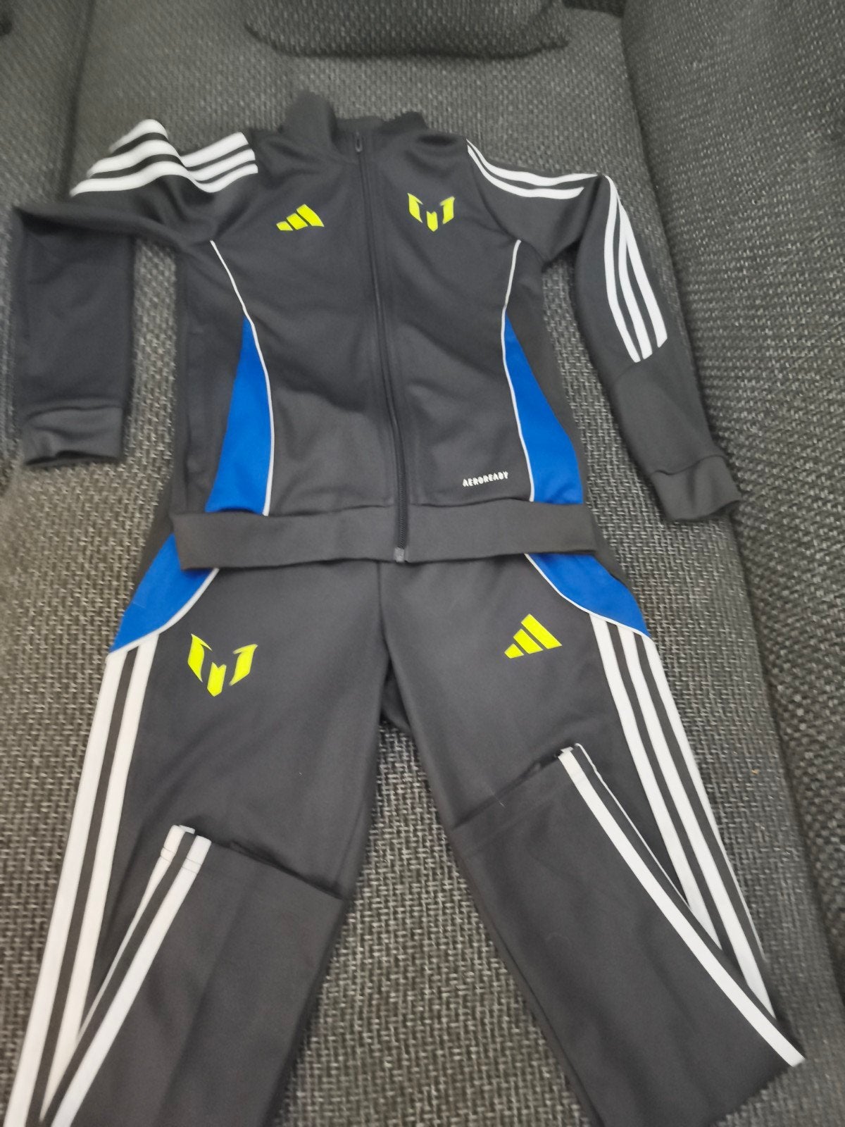 Origineel Adidas Messi trainingspak - bijna zgan maat 140, Kinderen en Baby's, Ophalen of Verzenden, Zo goed als nieuw, Adidas
