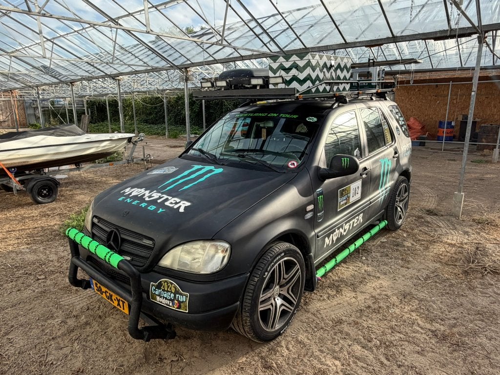 Mercedes-Benz M-Klasse 3.2 ML320 4MATIC AUT 2001 (Mat-Zwart), Automaat, 138 €/maand, 2020 kg, Zwart