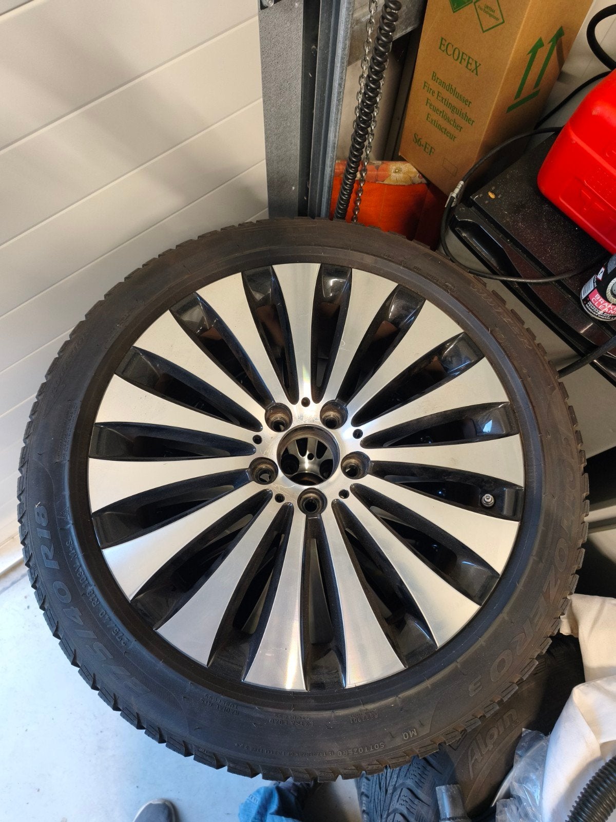 Originele Mercedes velgen met Pirelli winterbanden, Ophalen