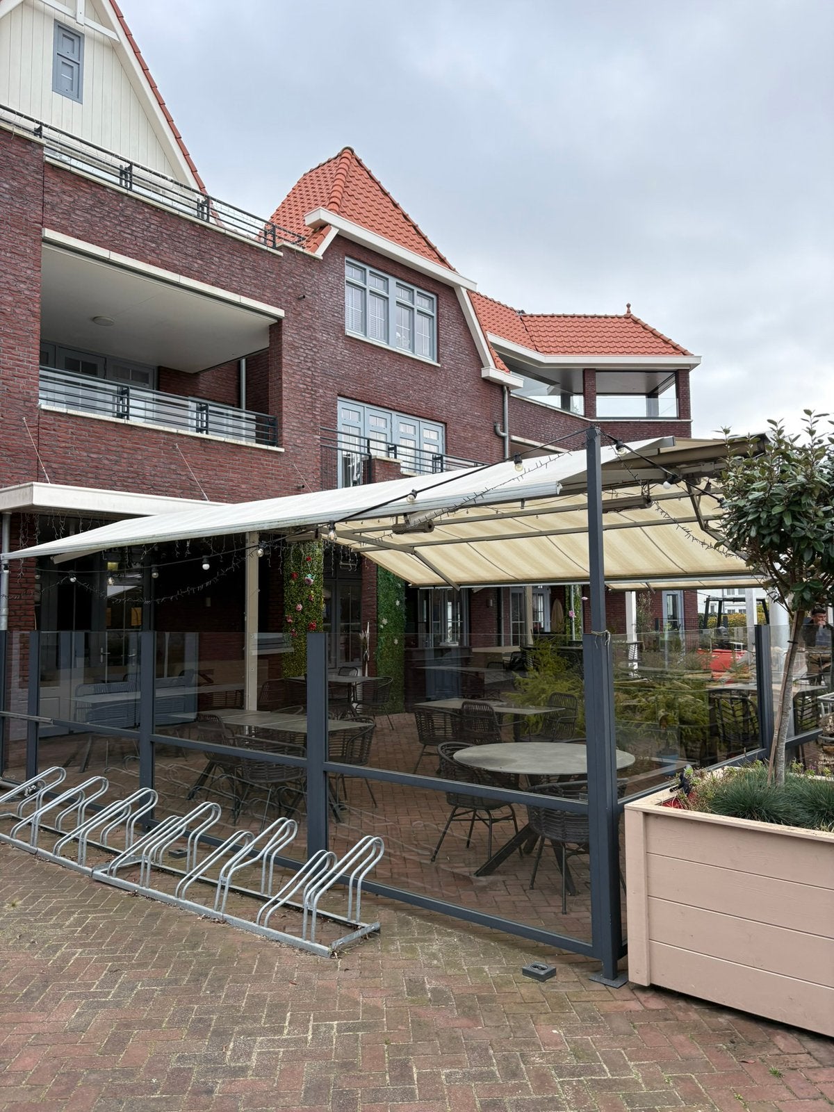 Dubbele luifel, Ophalen, Beton, Klinkers