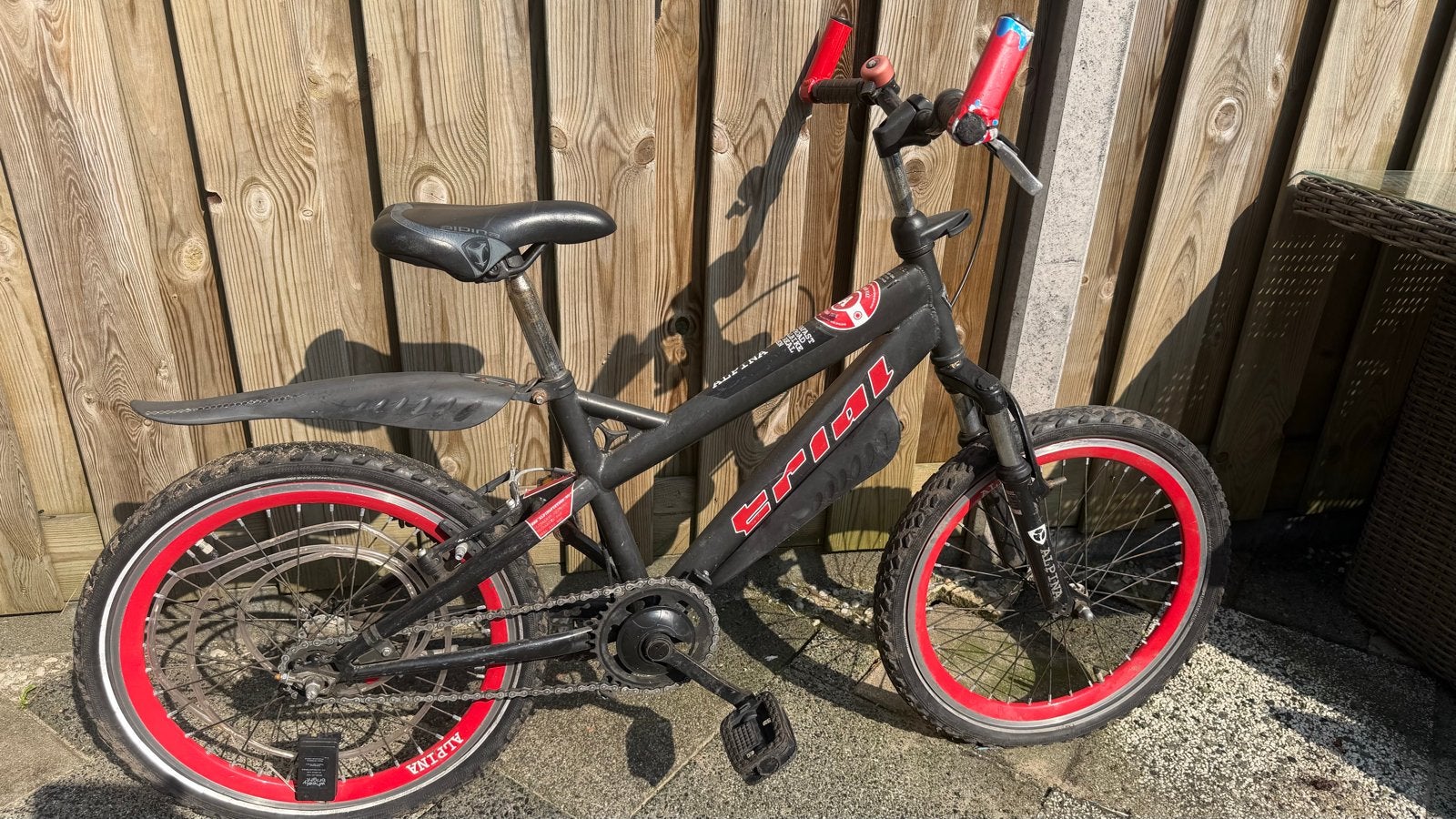 BMX Fiets Zwart/Rood - Gebruikt maar in goede staat, Gebruikt, Staal, 20 tot 24 inch, Ophalen of Verzenden