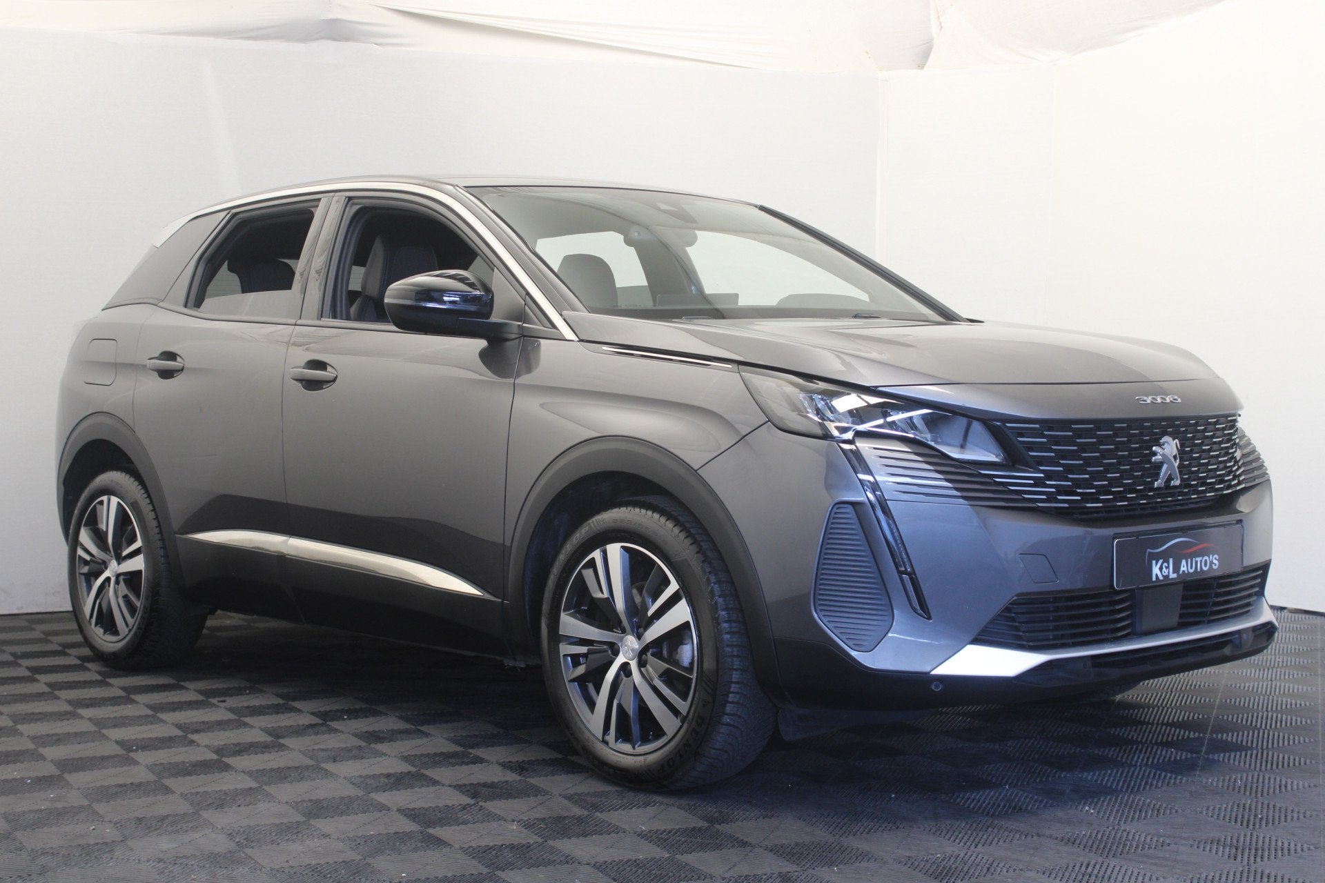Peugeot 3008 1.2 Hybrid 136 Allure |Stoelverw.|Camera|Navi|, Gebruikt, Zwart, 1199 cc, Leder en Stof
