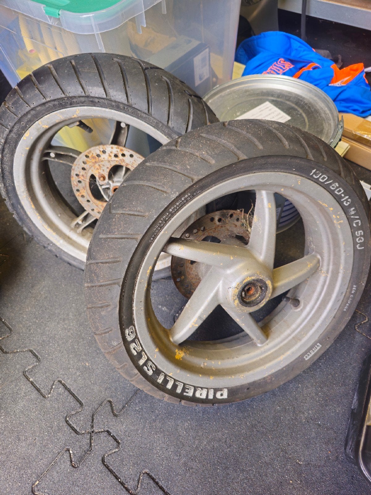 Scooter velgenset 13 inch met Pirelli banden, Ophalen of Verzenden, Gebruikt, Overige typen
