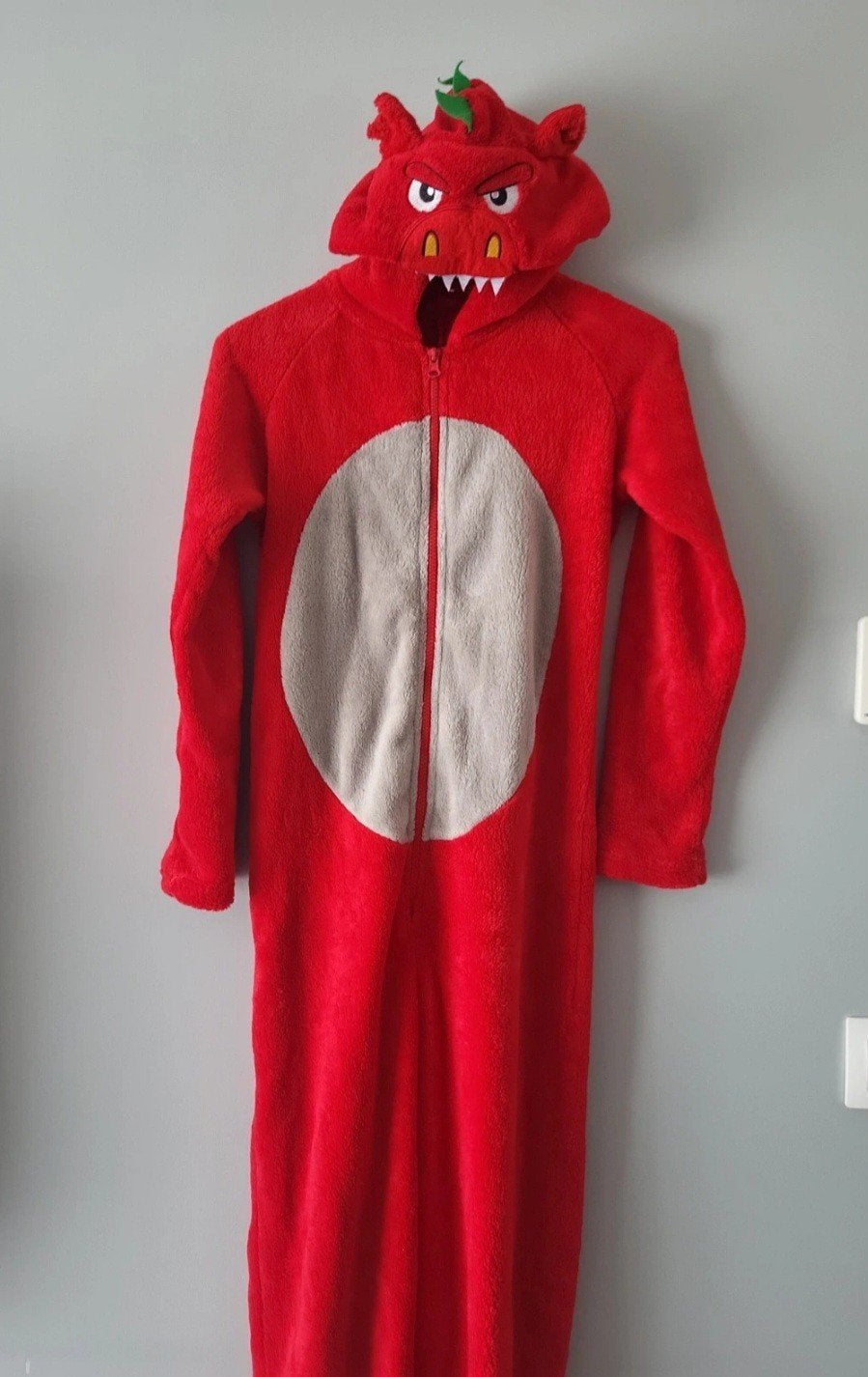 Rode draken onesie Tissaia, maat 14A (valt kleiner), Ophalen of Verzenden, Gebruikt, 146 t/m 152, Jongen of Meisje