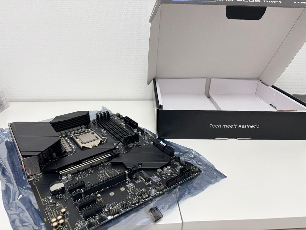 MSI MPG Z490 Gaming Plus + Intel Core i9-11900KF, Computers en Software, Moederborden, Zo goed als nieuw, Intel, DDR4, Ophalen of Verzenden