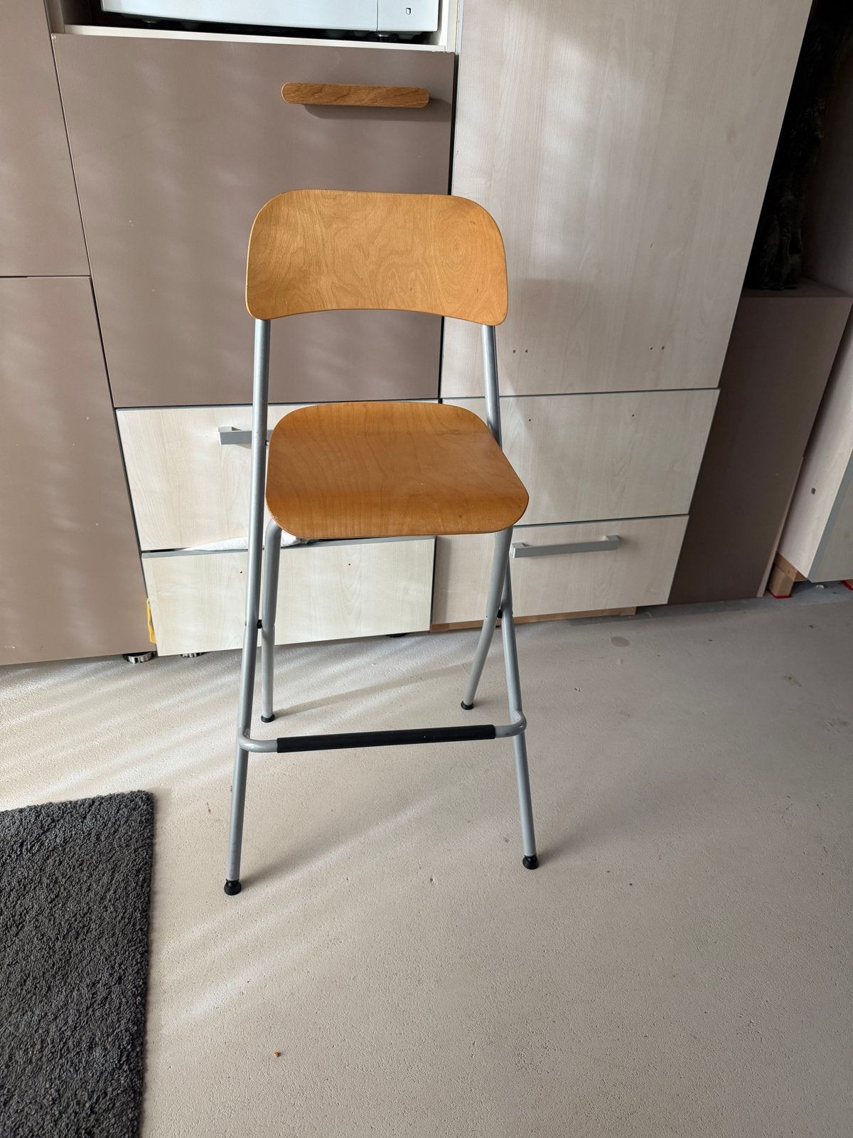 Houten kruk met metalen frame, Ophalen, Gebruikt, Hout