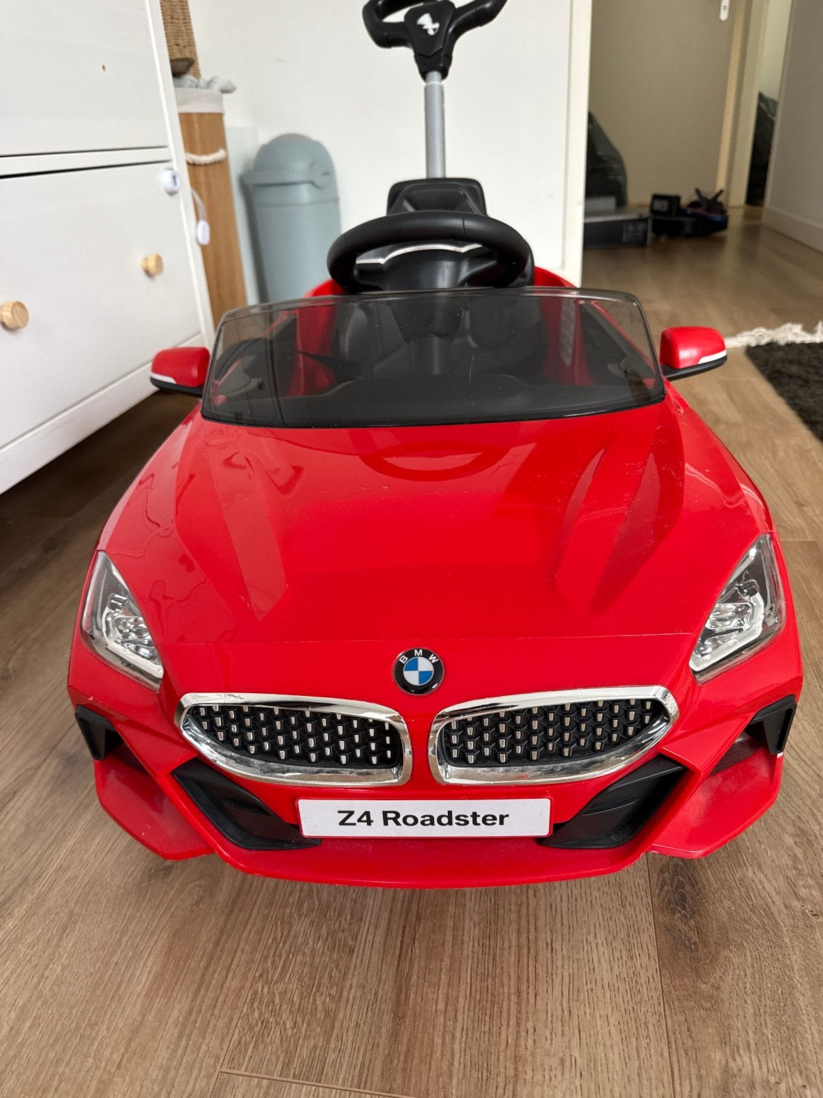 BMW Z4 Roadster loopauto met duwstang - Rood, Kinderen en Baby's, Speelgoed | Speelgoedvoertuigen, Ophalen, Gebruikt