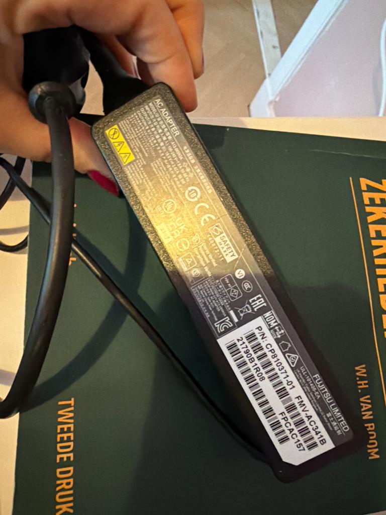 Fujitsu laptop oplader - Zo goed als nieuw, Computers en Software, Laptop-opladers, Ophalen of Verzenden, Zo goed als nieuw