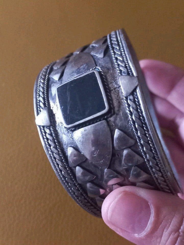Vintage Etnische Manchetarmband - Zwarte Steen, Ophalen of Verzenden, Zo goed als nieuw, Zilver, Overige materialen