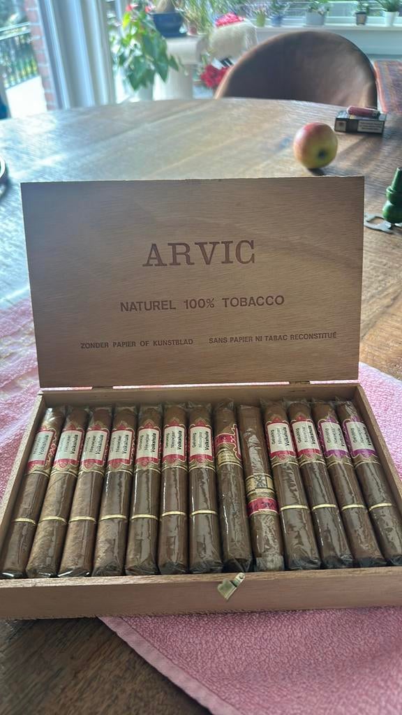 4 kisten van telkens 25 sigaren arvic, Ophalen of Verzenden, Tabaksdoos of Verpakking