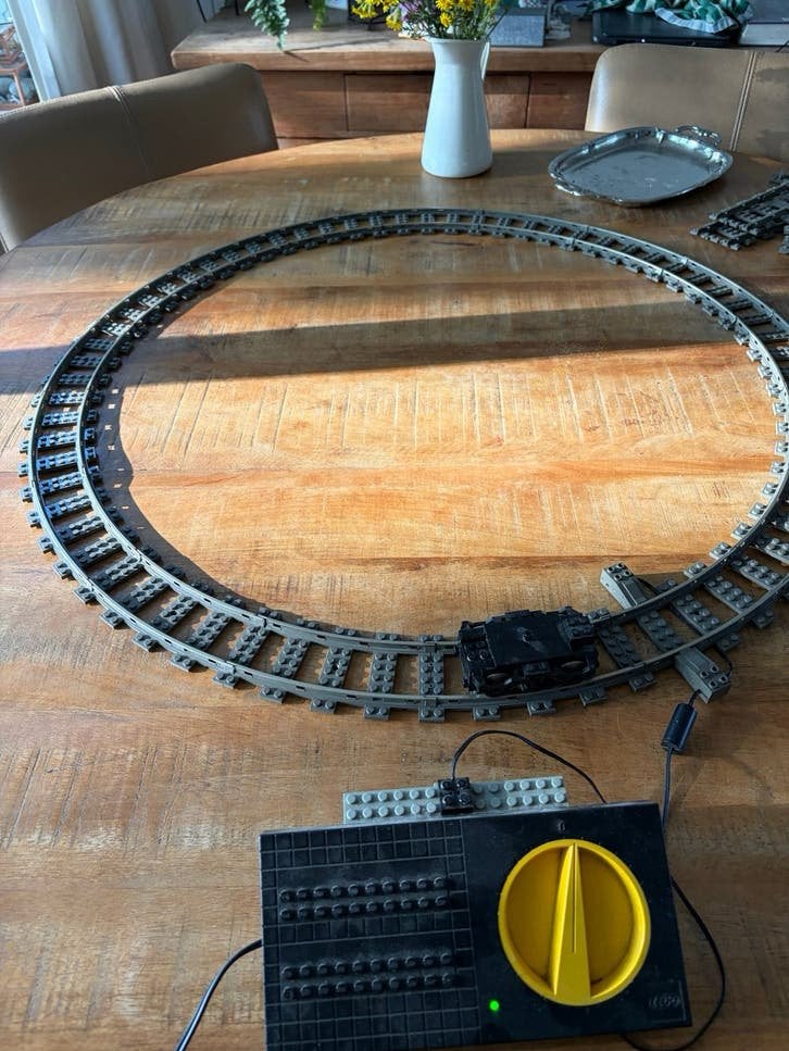 Jaren 90 Lego treinrails en 9V met bediening en loc, Gebruikt, Overige thema's, Lego, Overige typen