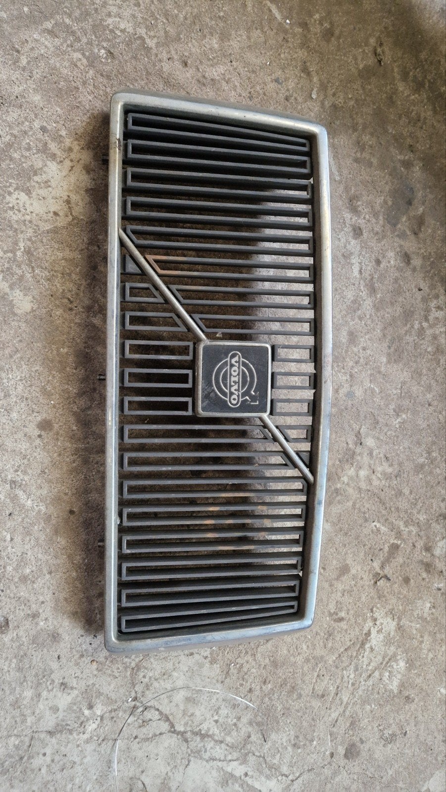 Volvo 240 Grille - Origineel Onderdeel, Auto-onderdelen, Ophalen of Verzenden, Gebruikt, Voor, Volvo