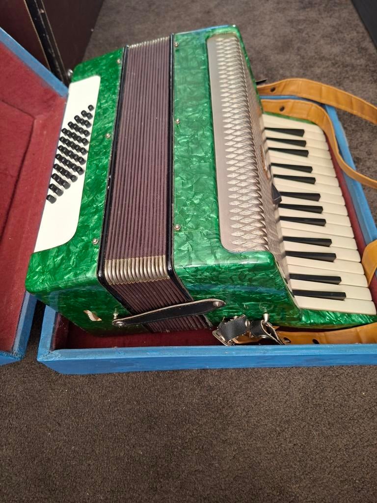 Vintage Groene Accordeon met Koffer j, Muziek en Instrumenten, Accordeons, Ophalen, Gebruikt, Met koffer, Toetsaccordeon