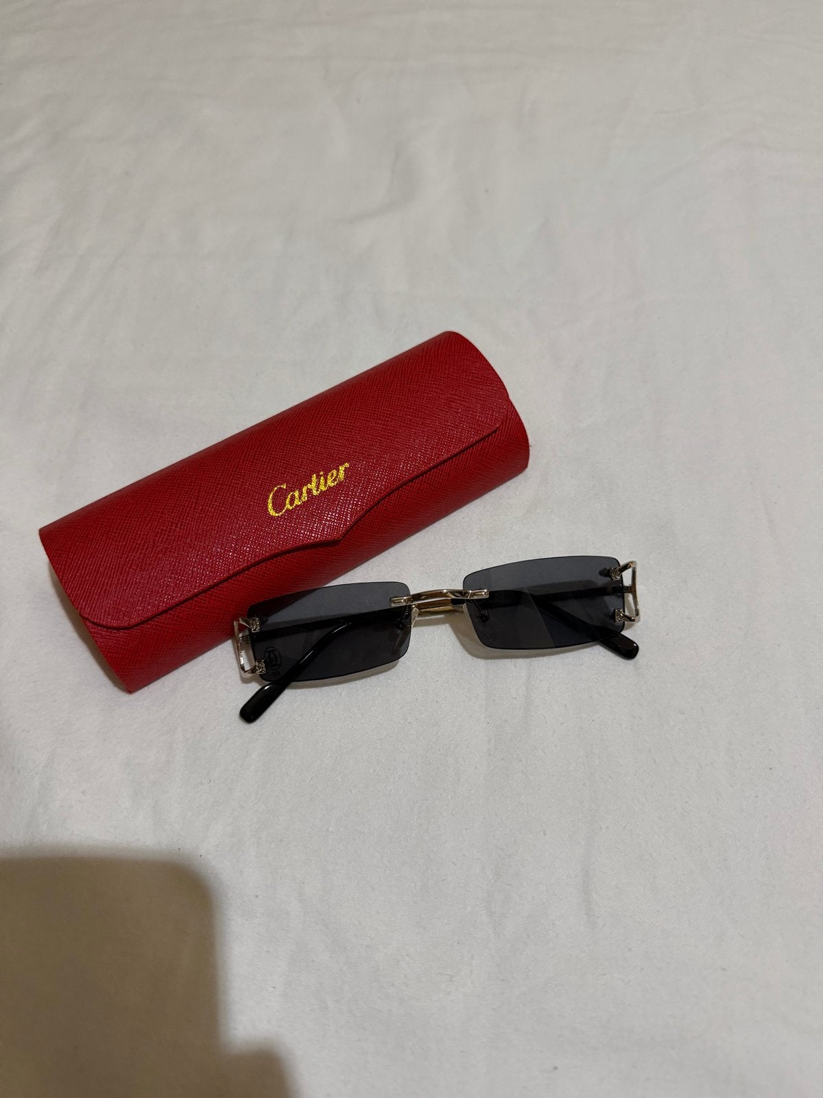 Cartier zonnebril met rood etui, Overige merken, Gebruikt, Zonnebril, Verzenden