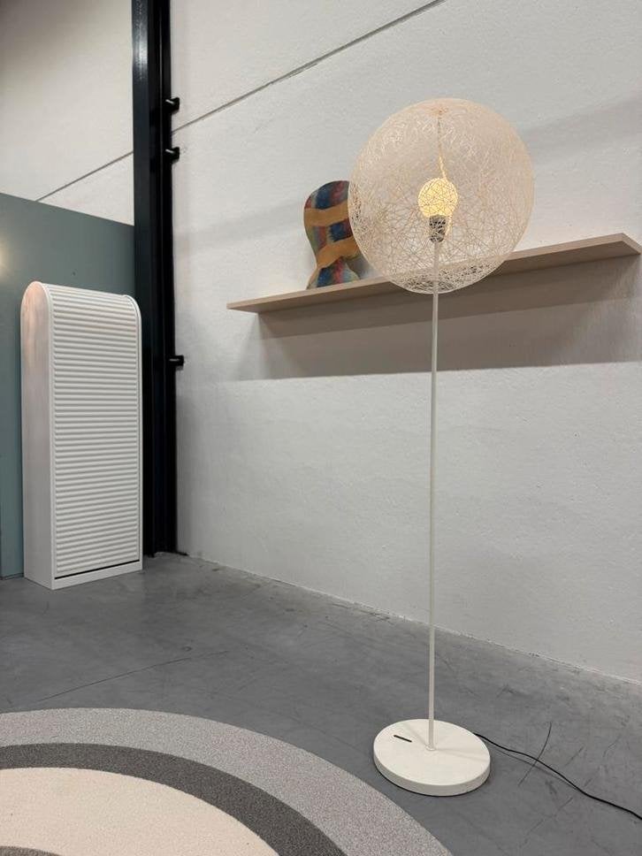 Moooi Random Vloerlamp Design lamp Wit, Kunststof, Moooi, Ophalen of Verzenden, Zo goed als nieuw