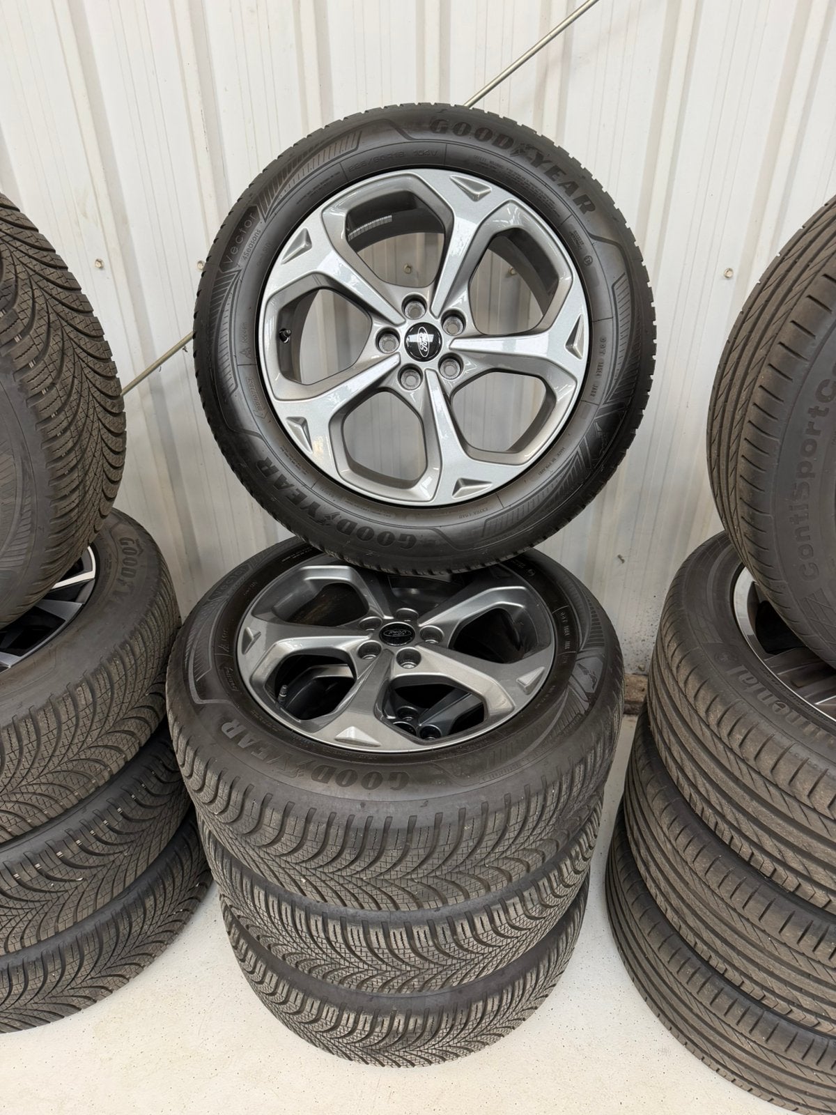 Ford Kuga origineel 18 inch met all season, Ophalen, 18 inch, Banden en Velgen, 235 mm