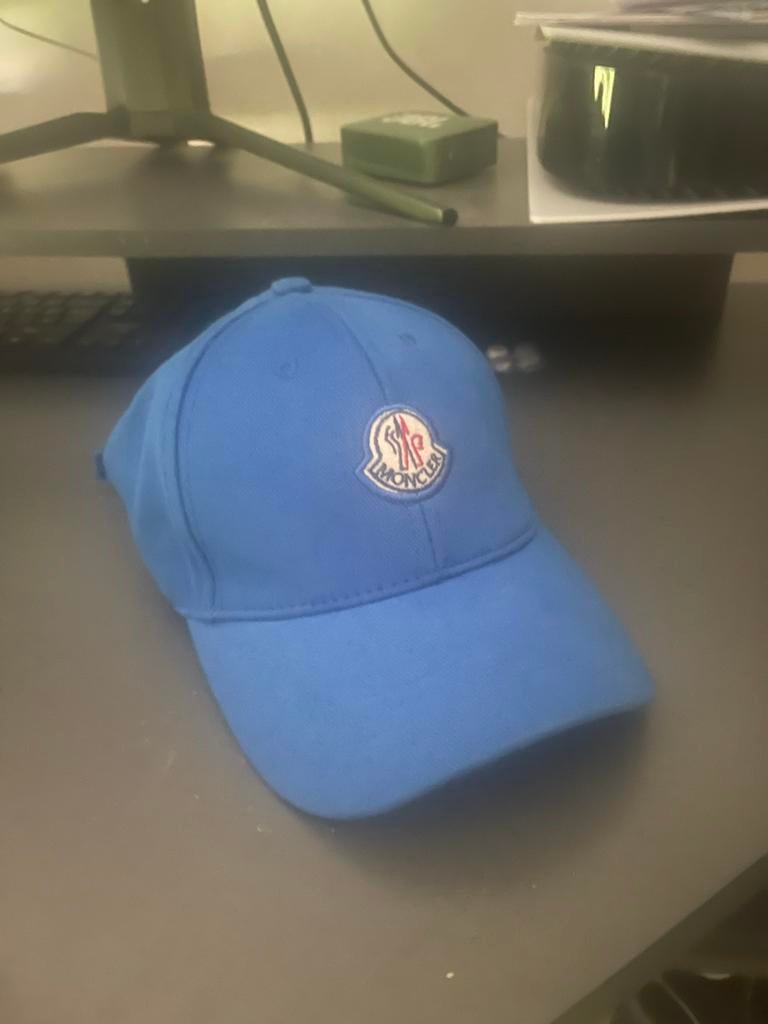 Moncler Pet Blauw - Zo goed als nieuw, Ophalen of Verzenden, Zo goed als nieuw