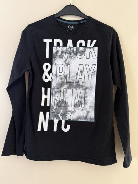 C&A jongens longsleeve zwart met print maat 176/182 ZGAN, C&A, Ophalen of Verzenden, Zo goed als nieuw, Shirt of Longsleeve