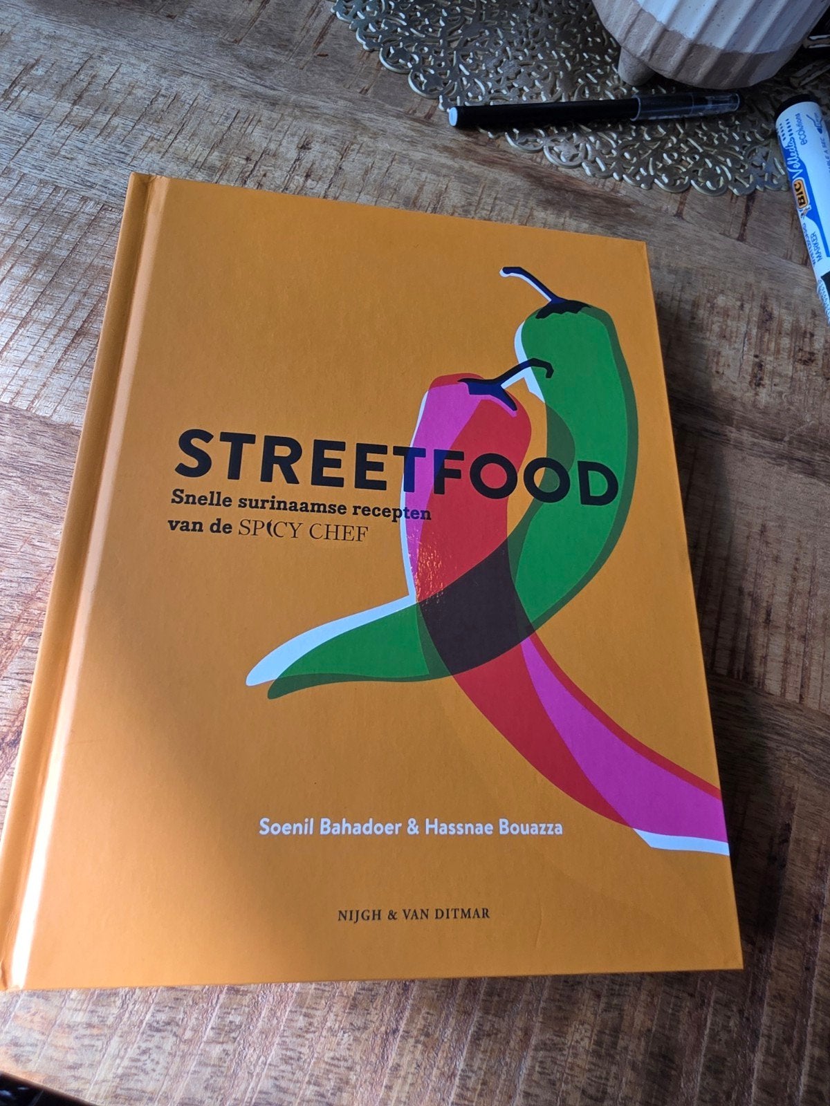 Streetfood: Snelle Surinaamse recepten van de Spicy Chef, Soenil Bahadoer & Hassnae Bouazza, Hoofdgerechten, Ophalen of Verzenden