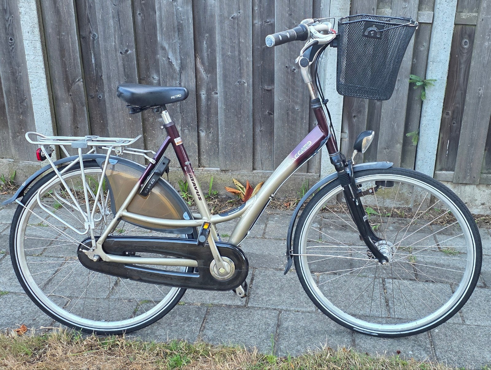 te koop netjes batavus dames moeder fiets, Ophalen, Zo goed als nieuw, Batavus, Mandje
