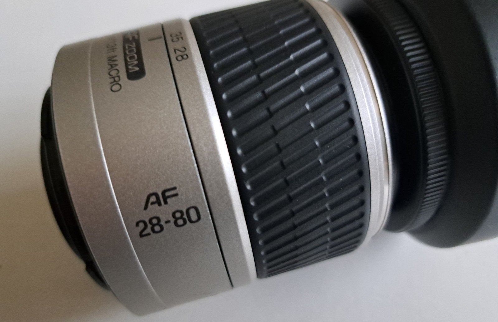 minolta lens AF 28-80 mm in goede staat, Ophalen of Verzenden, Zo goed als nieuw, Telelens
