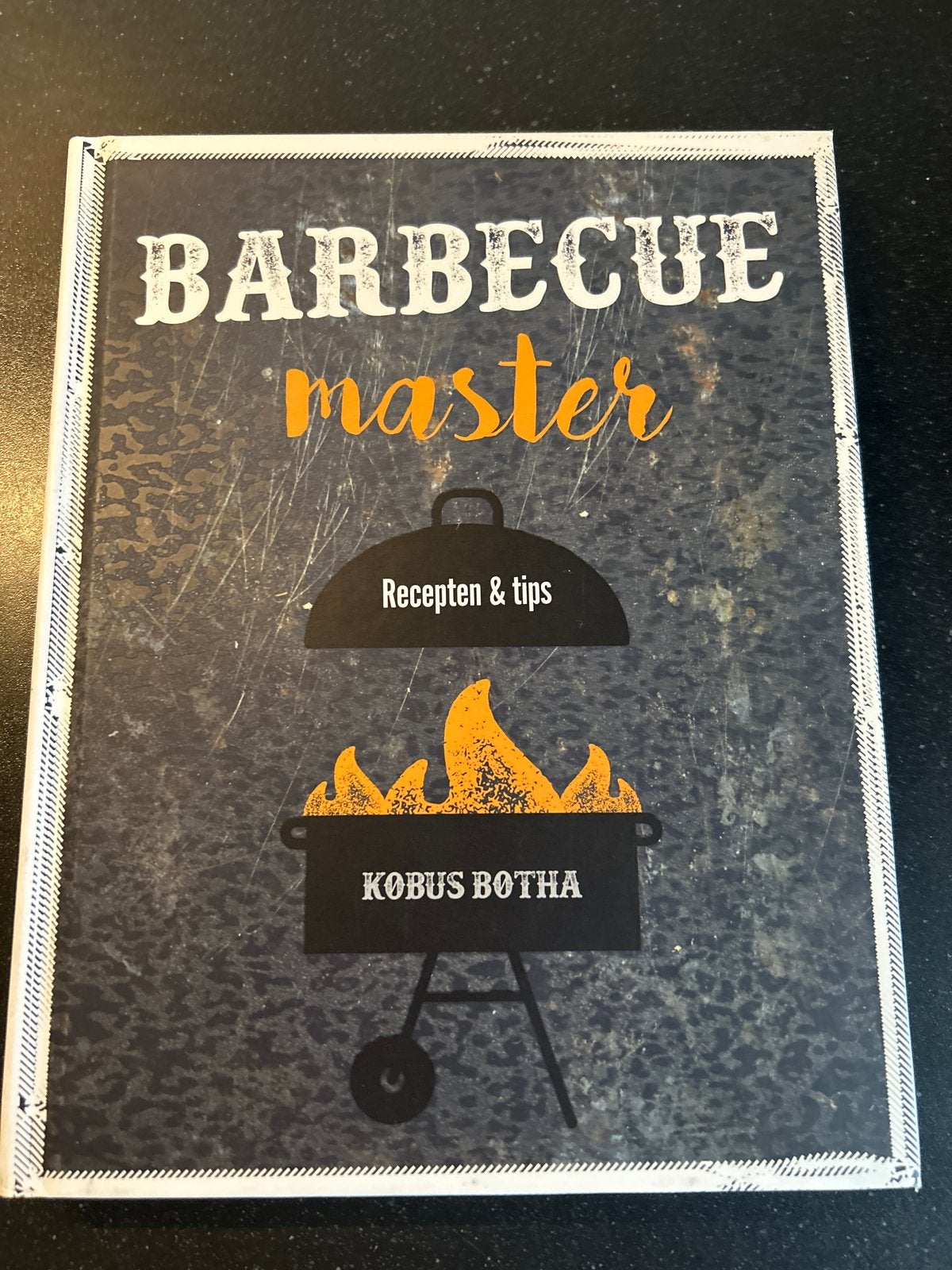 Barbecue Master - Recepten & tips door Kobus Botha, Ophalen of Verzenden, Zo goed als nieuw, Overige gebieden, Hoofdgerechten