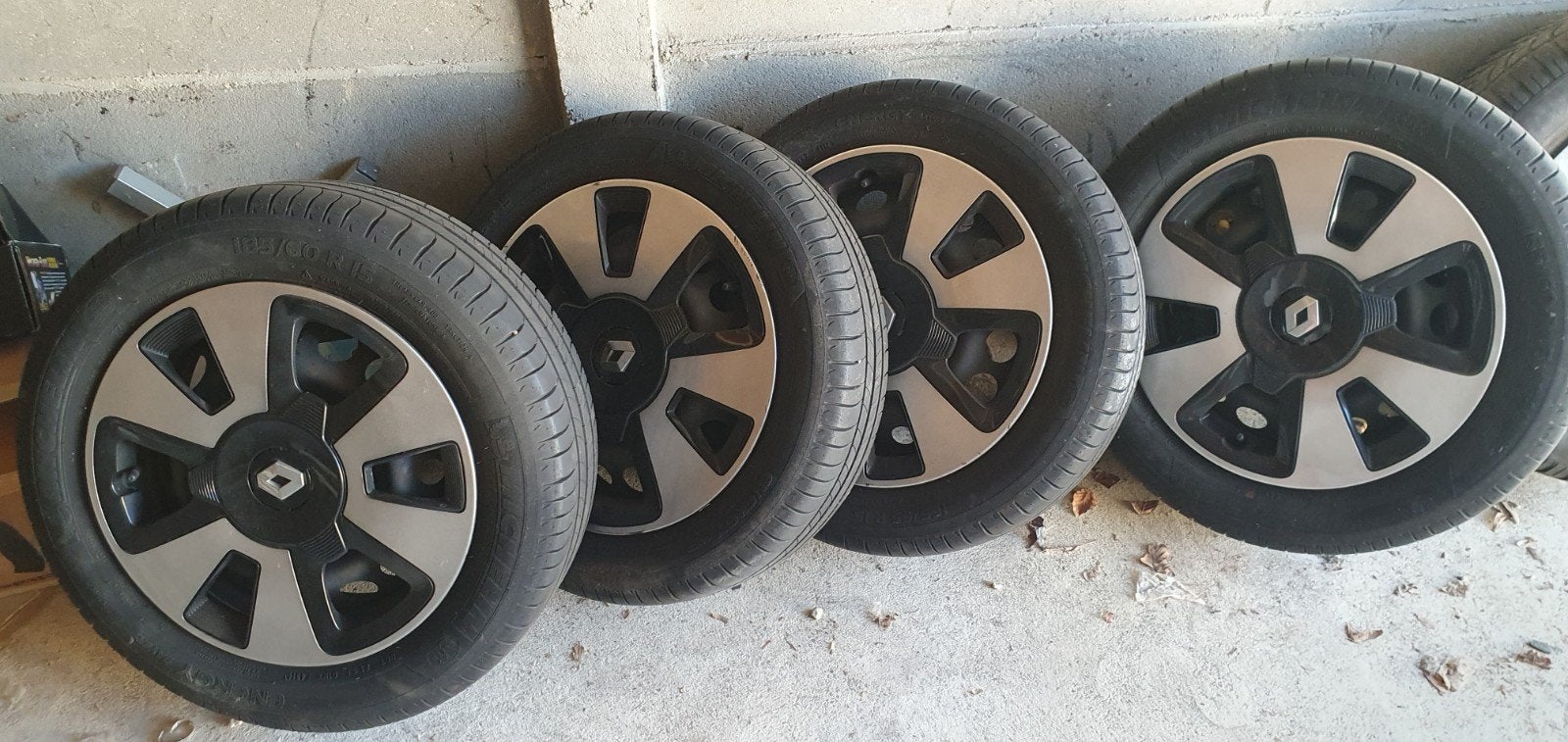 Set van 4 Michelin zomerbanden met velgen 165/65R15 Renault, Ophalen, Gebruikt, 15 inch, Banden en Velgen