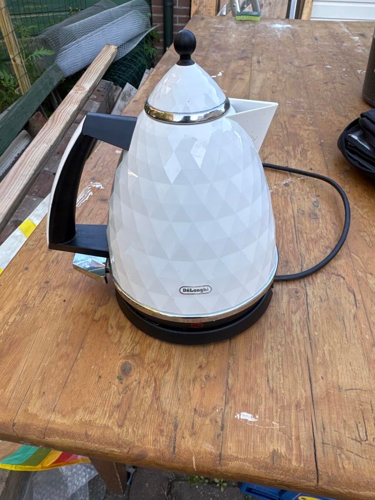 Delonghi waterkoker, design, zo goed als nieuw, Witgoed en Apparatuur, Waterkokers, 1 tot 2 liter, Ophalen, Zo goed als nieuw