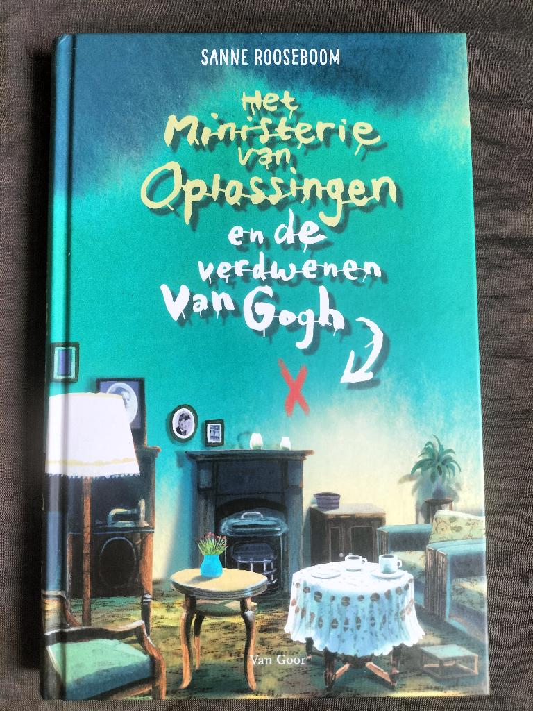 Het Ministerie van Oplossingen en de verdwenen Van Gogh, Boeken, Ophalen of Verzenden, Zo goed als nieuw, Sanne Rooseboom, Fictie algemeen