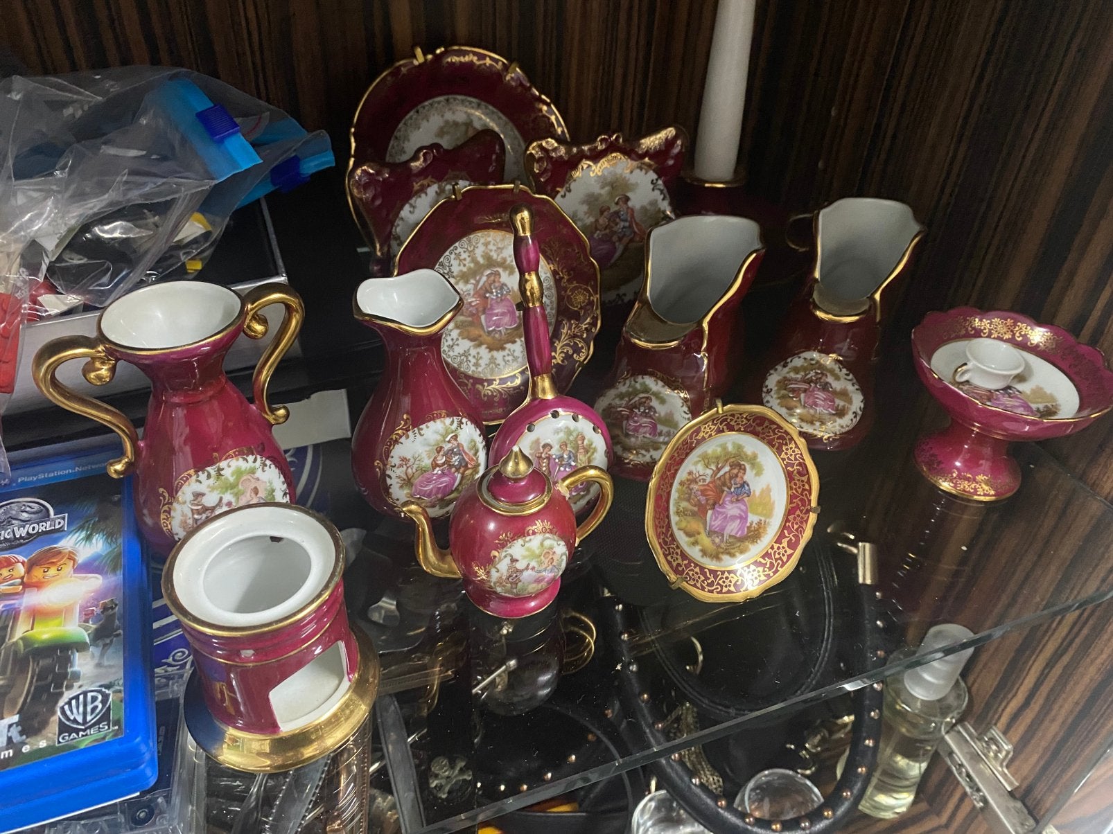 Set F.M. Limoges miniatuur porselein – Fragonard bordeaux, Antiek en Kunst, Ophalen