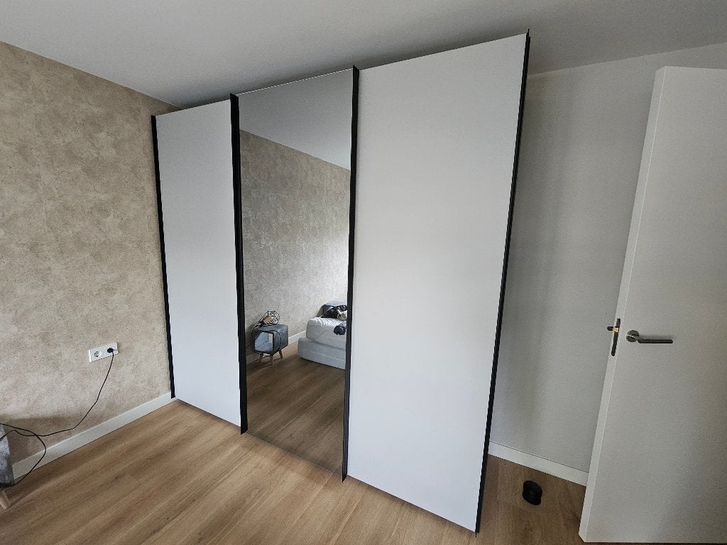 Nolte kledingkast met schuifdeuren en spiegel 240 220 67, Ophalen, Met deur(en), 200 cm of meer, Modern & minimalistisch