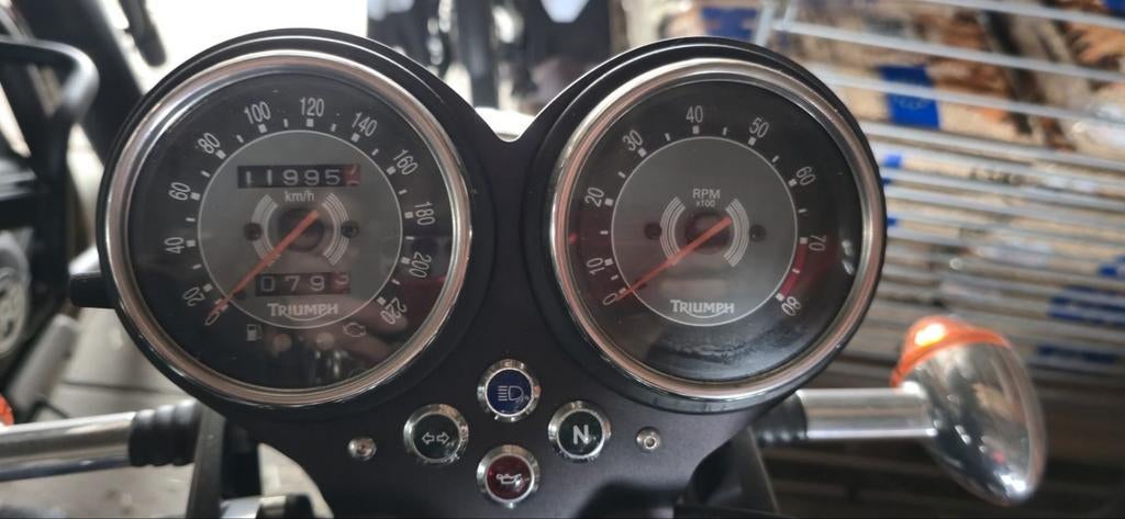 Triumph Bonneville SE- Klassieke Stijl, Motoren, 2 cilinders, Motorrijbewijs A, Gebruikt, Particulier
