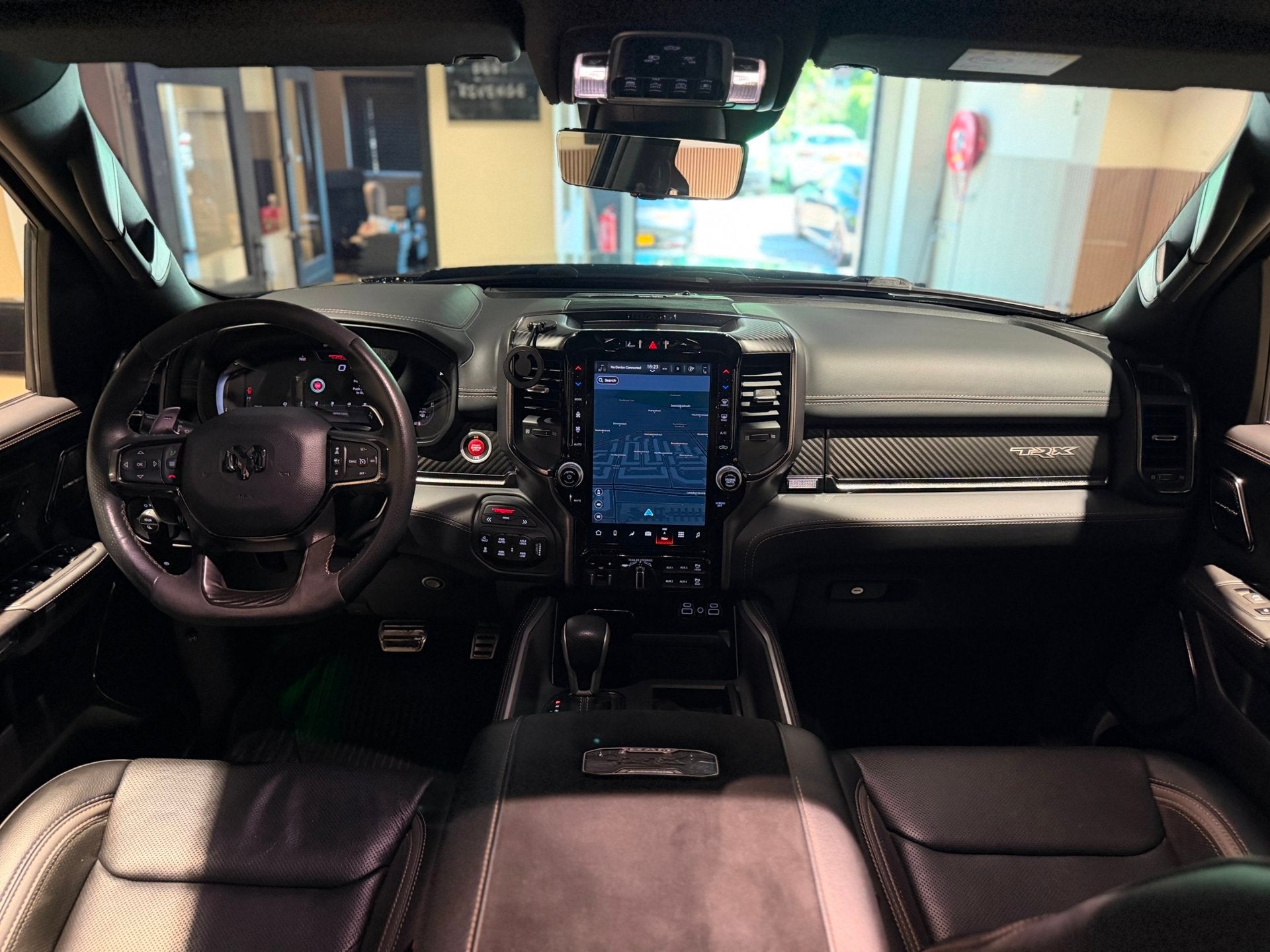 Dodge Ram 1500 6.2 V8 4x4 Crew Cab TRX|H&K|pano|trekhaak|HUD, Auto's, Automaat, Gebruikt, Adaptive Cruise Control, Zwart