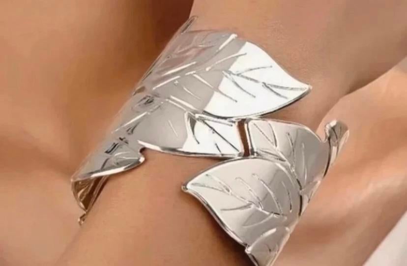 Zilverkleurige Armband met Uniek Bladmotief, Ophalen of Verzenden, Nieuw, Zilver, Overige materialen