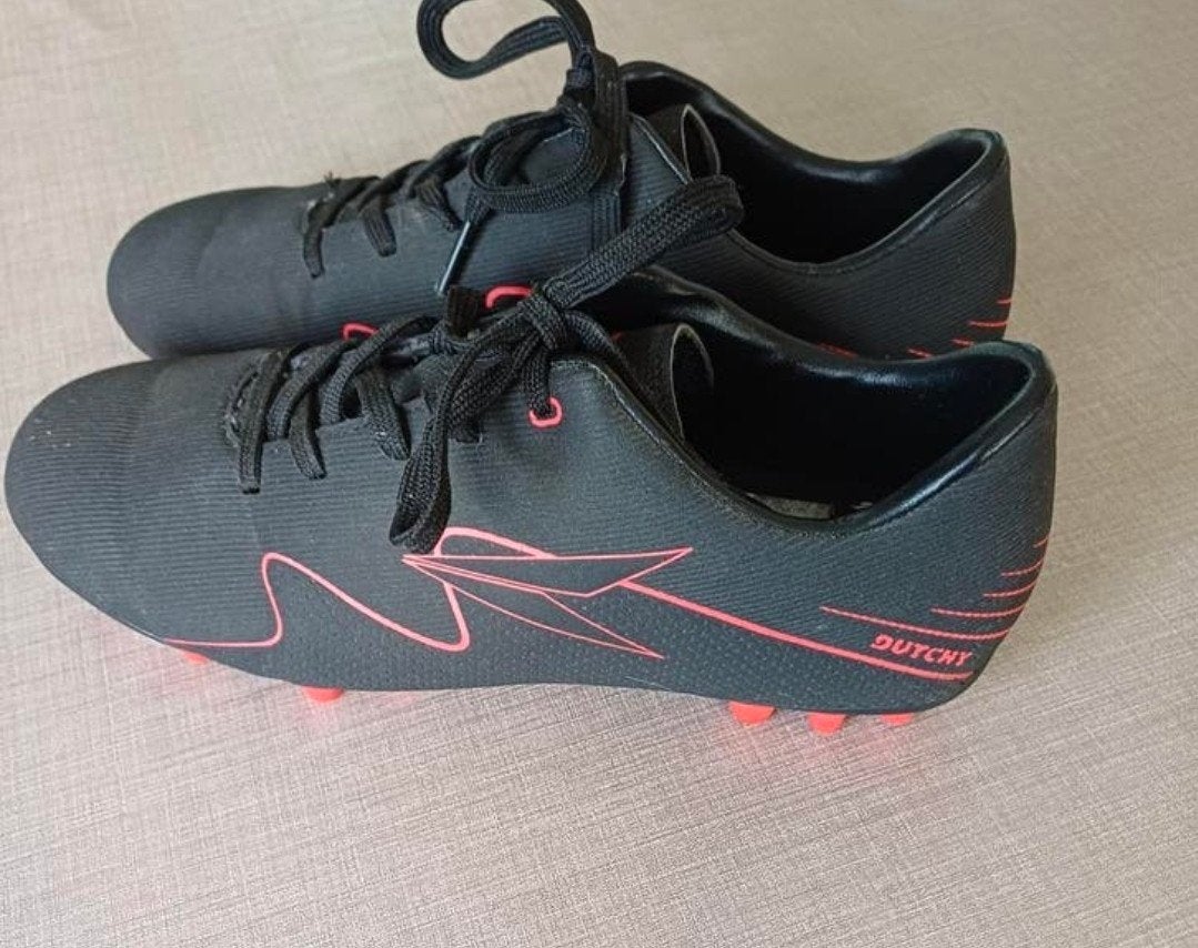 Dutchy Voetbalschoenen Maat 38 - Zo goed als nieuw, Sport en Fitness, Voetbal, Ophalen of Verzenden, Zo goed als nieuw, Schoenen