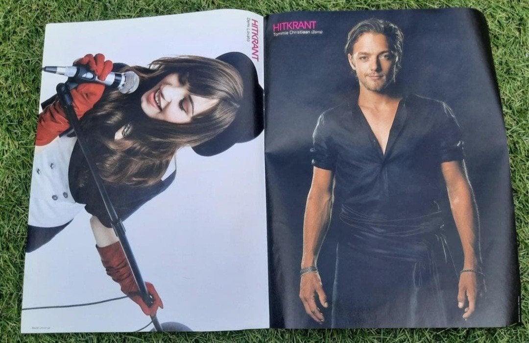 Poster 2x A4 Hitkrant 2011 Demi Lovato & Tommie Christiaan, Ophalen of Verzenden, Gebruikt, A1 t/m A3, Film en Tv