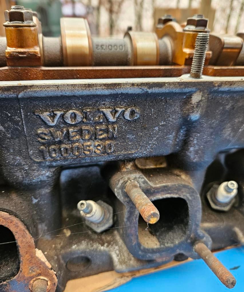 Volvo 1000530 cilinderkop 1326777, Ophalen