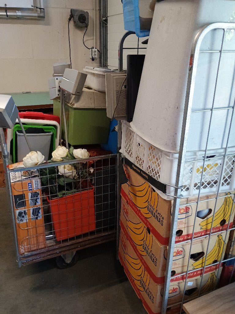 rommelmarkt spullen 2 containers vol, Ophalen, Gebruikt