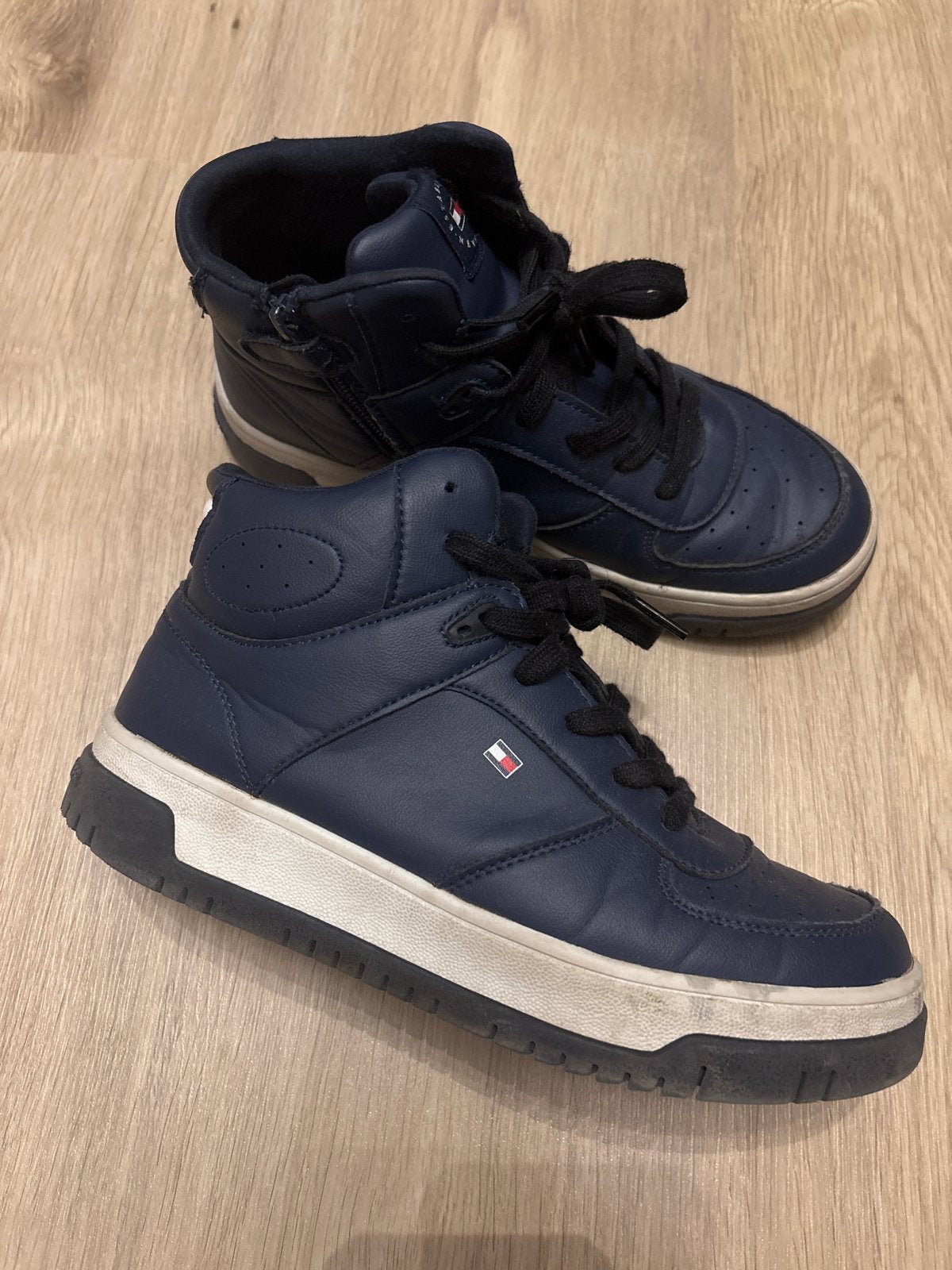 Tommy Hilfiger jongens schoenen maat 38, Gebruikt, Schoenen, Ophalen of Verzenden, Jongen