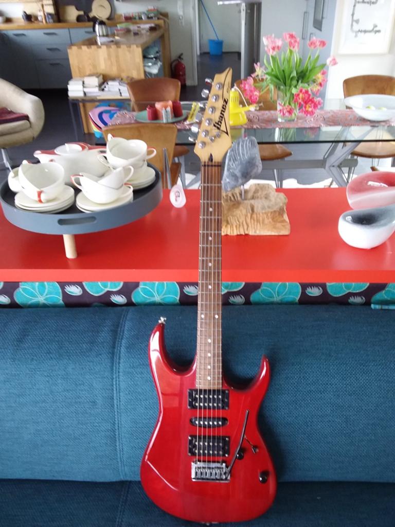 Mooie Ibanez FX seriesmet eigen standaard., Ophalen of Verzenden