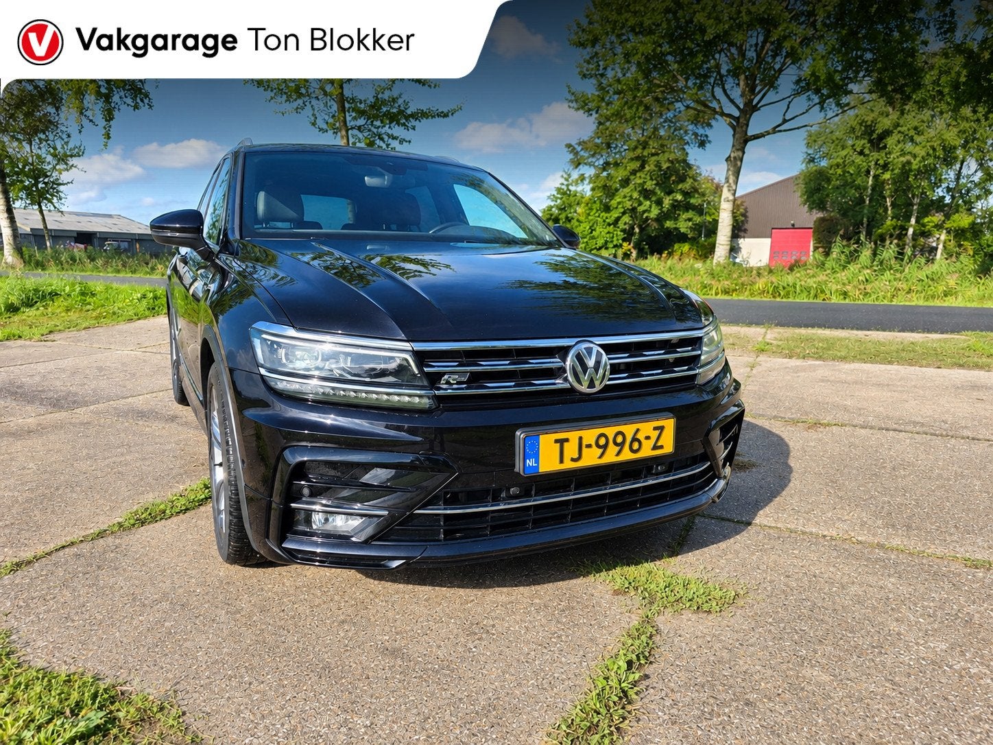 Volkswagen Tiguan 1.4 TSI 4Motion Highline Business R|PANO|O, Auto's, Automaat, Euro 6, 4 cilinders, Zwart